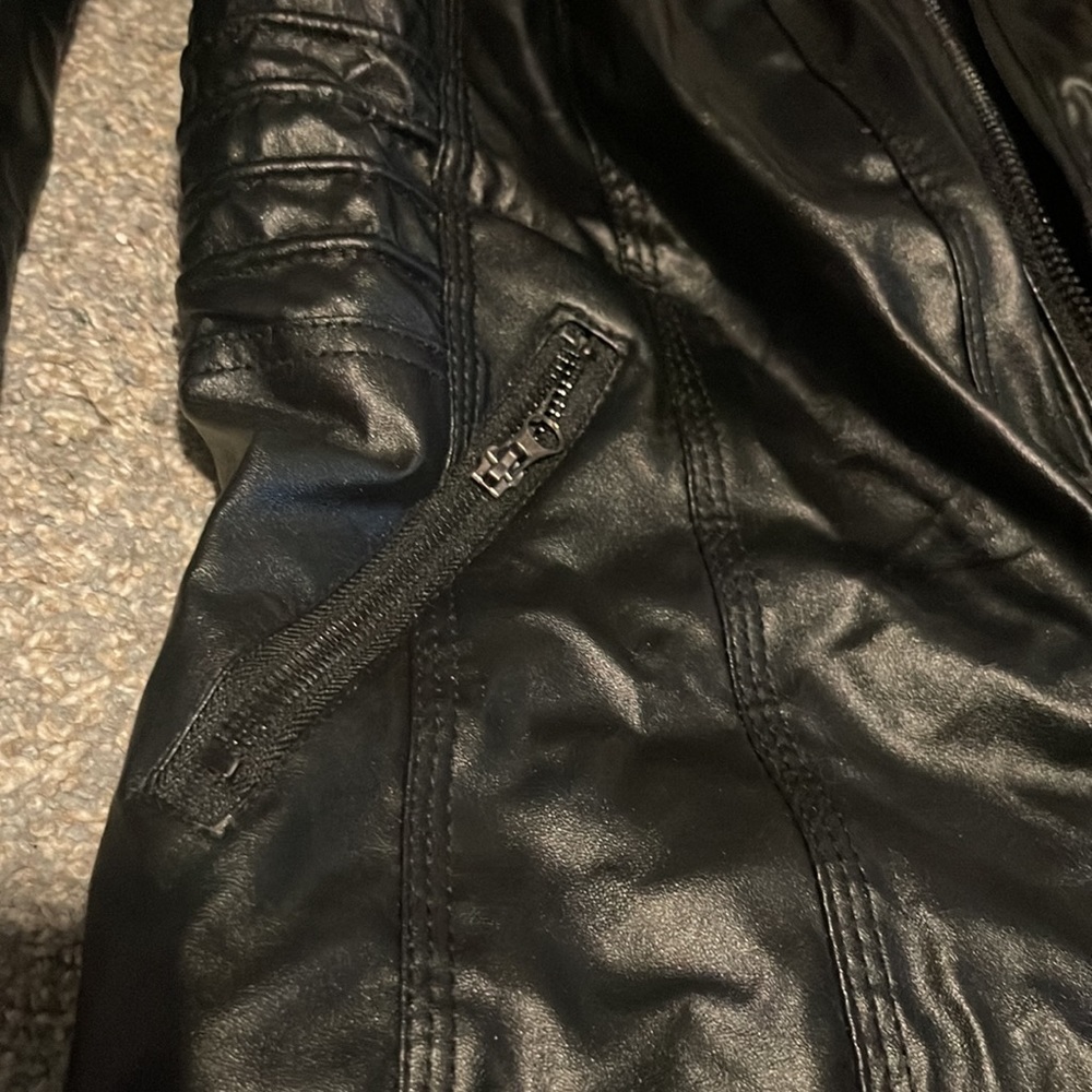 Leather jacket - Picture 4 of 4